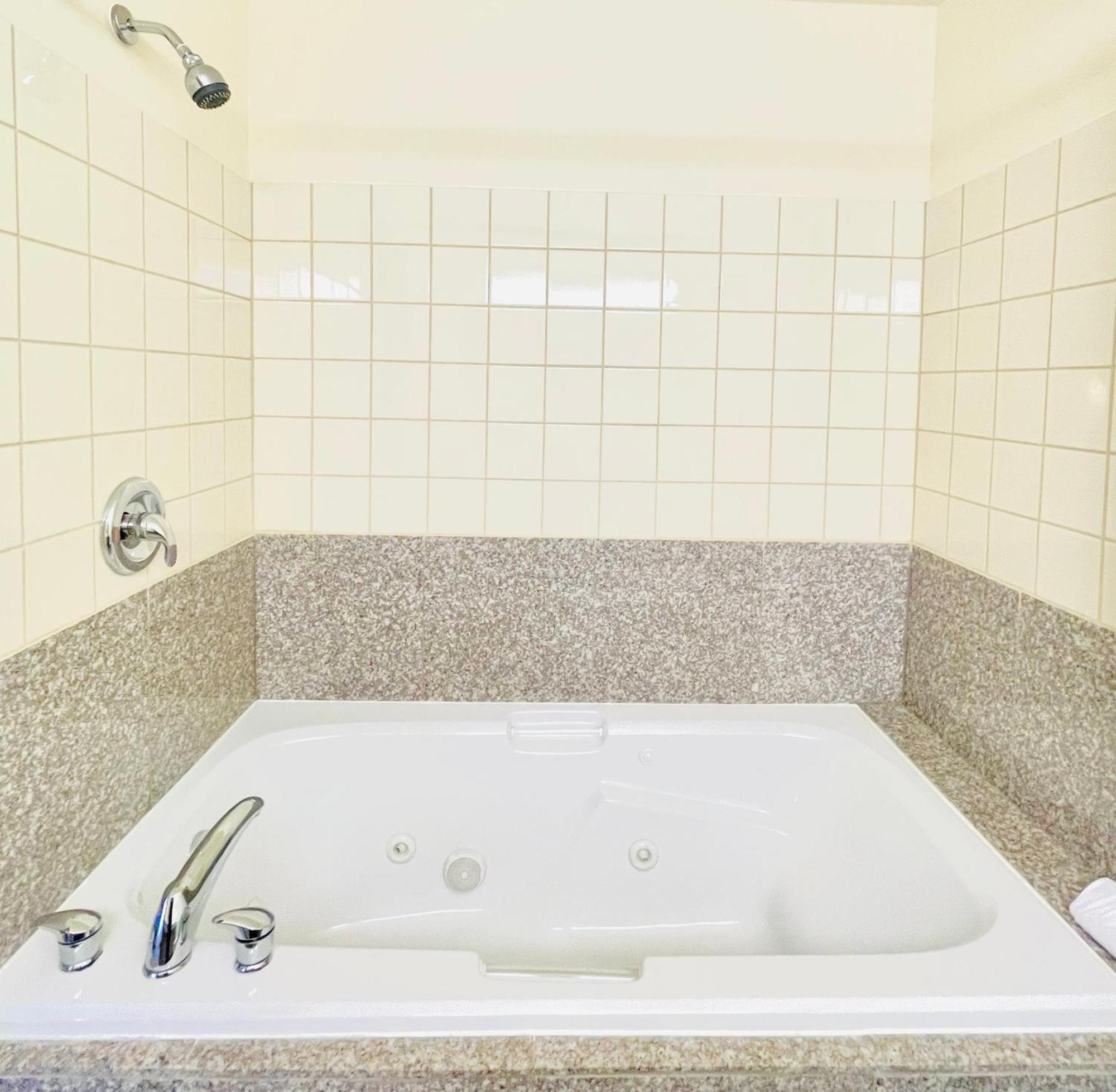 Days Inn By Wyndham Grande Prairie Buitenkant foto