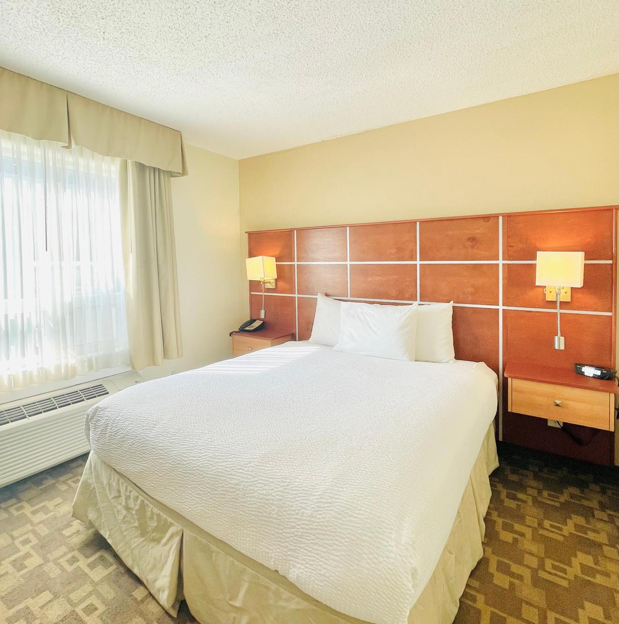 Days Inn By Wyndham Grande Prairie Buitenkant foto