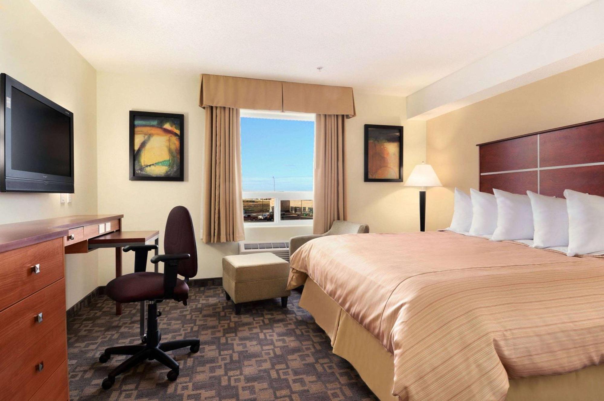 Days Inn By Wyndham Grande Prairie Buitenkant foto